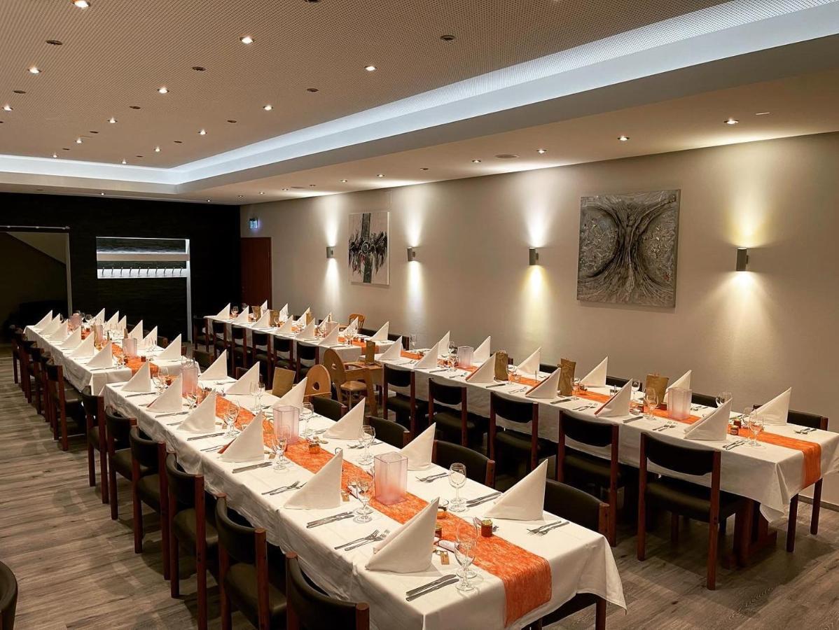Hotel Krone Koenigsbrunn Bagian luar foto