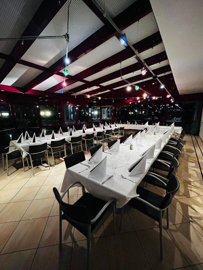 Hotel Krone Koenigsbrunn Bagian luar foto