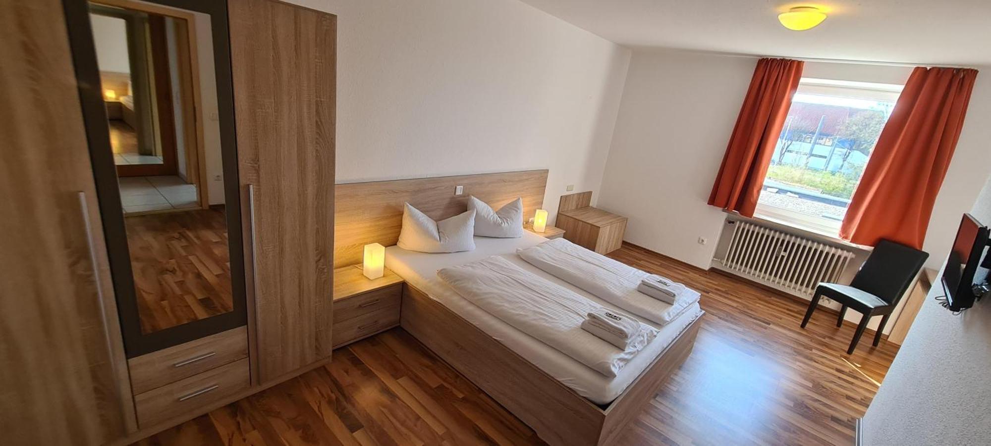 Hotel Krone Koenigsbrunn Bagian luar foto